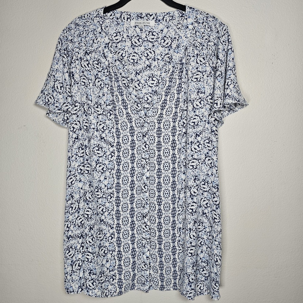 Rose + Olive Womens 1X Blue White Floral Button Up Top Lightweight Smocked